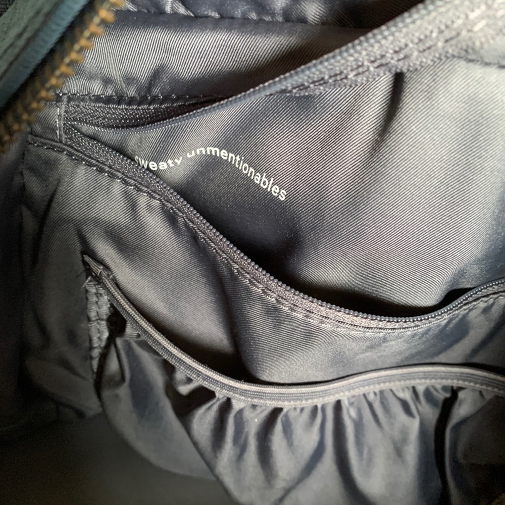 Lululemon Weekender/Duffle Bag - Picture 11 of 12